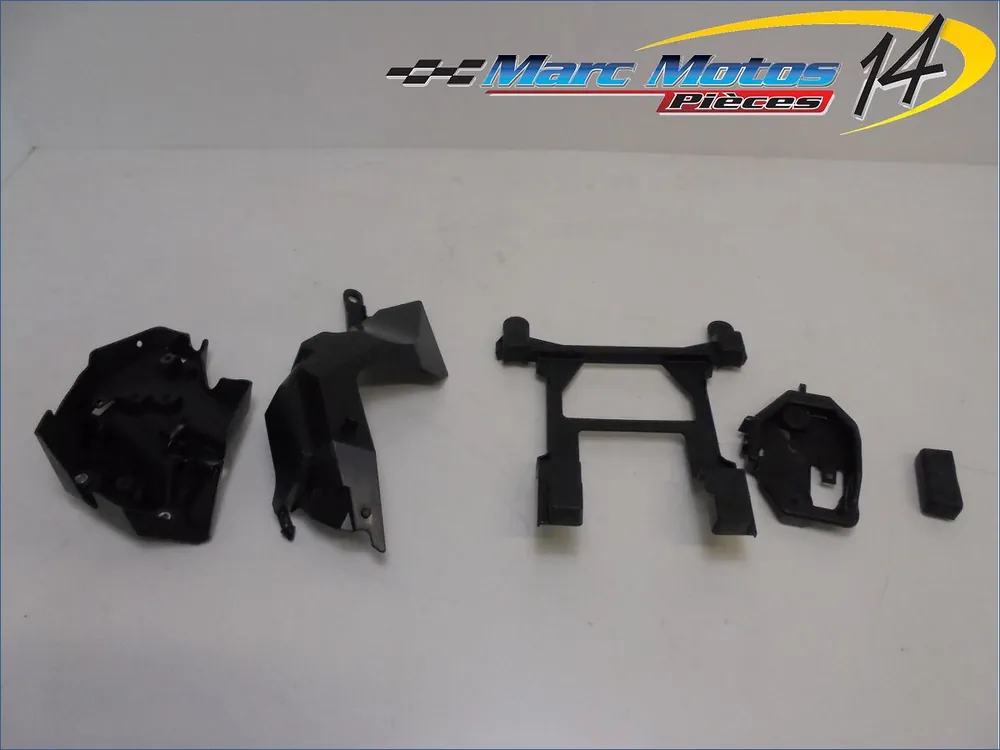 PLASTIQUES ET CAOUTCHOUCS DIVERS YAMAHA MT09 TRACER 2016 Réduction