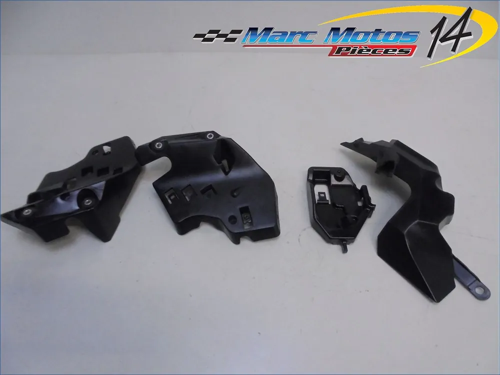 Offre Spéciale PLASTIQUES ET CAOUTCHOUCS DIVERS YAMAHA MT09 TRACER 2016