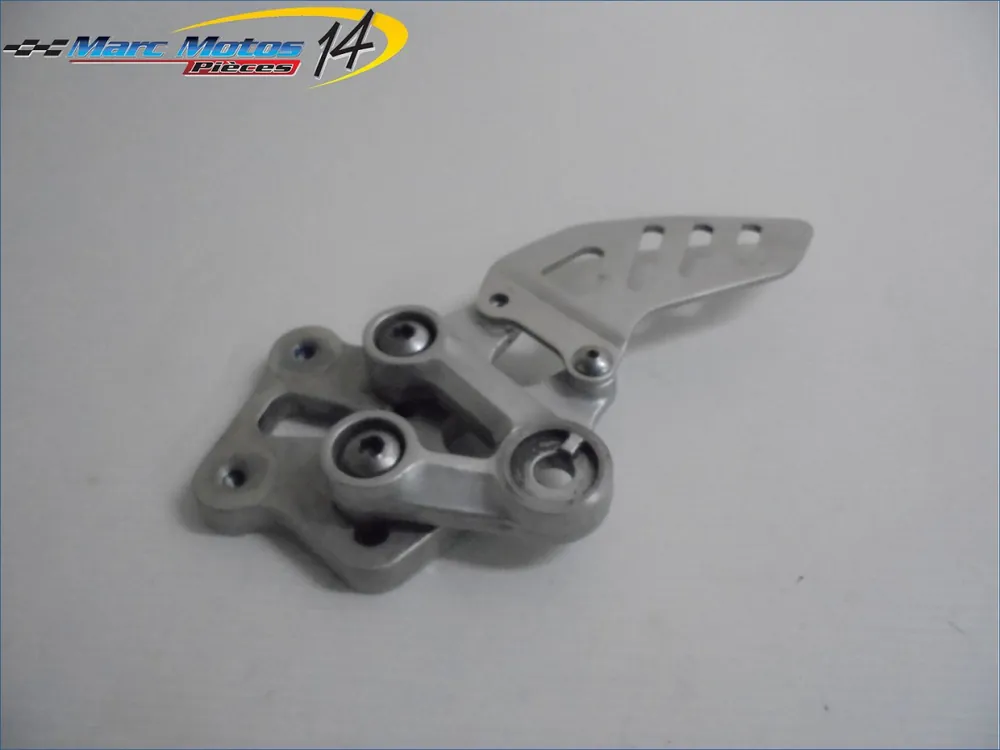 Prix Choc PLATINE AVANT GAUCHE SUZUKI 1000 GSXR 2008