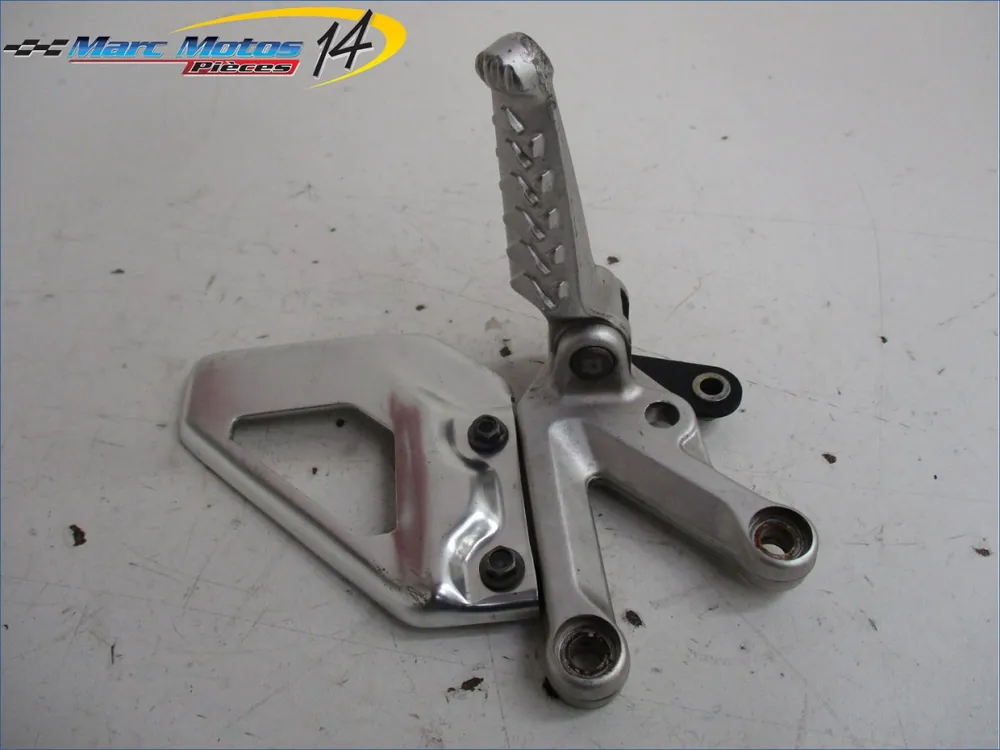 Réduction PLATINE AVANT GAUCHE APRILIA 1000 RSV 2006