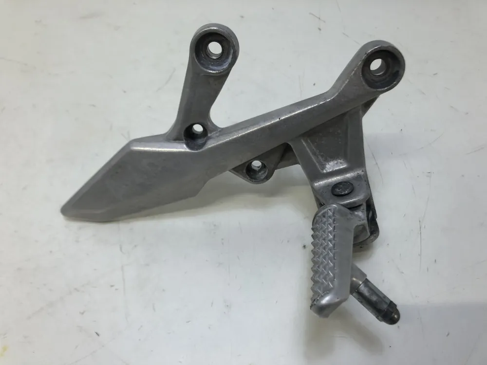 PLATINE AVANT DROITE HONDA 750 HORNET 2023 Livraison Express