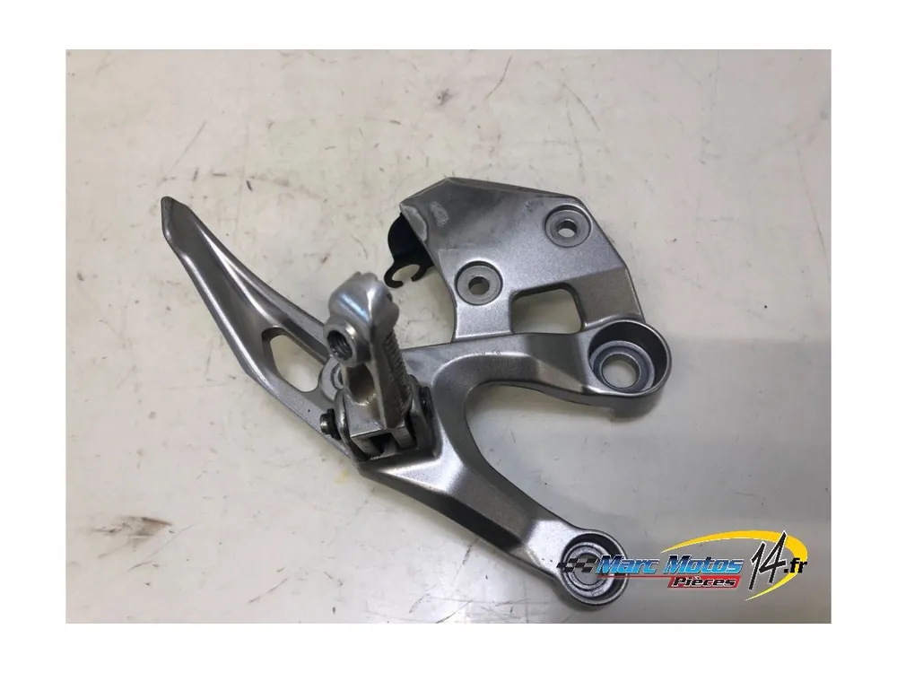 Nouvelle Collection PLATINE AVANT DROITE YAMAHA MT09 2018