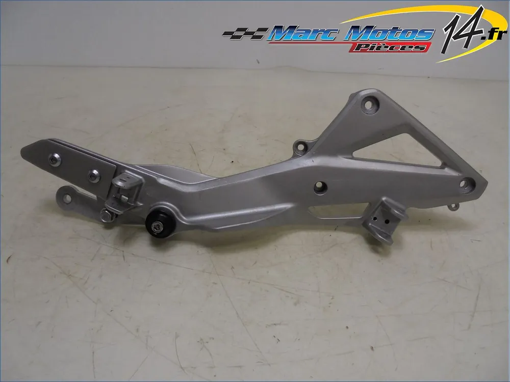 PLATINE MIXTE DROITE HONDA 600 HORNET 2007 Prix Promo