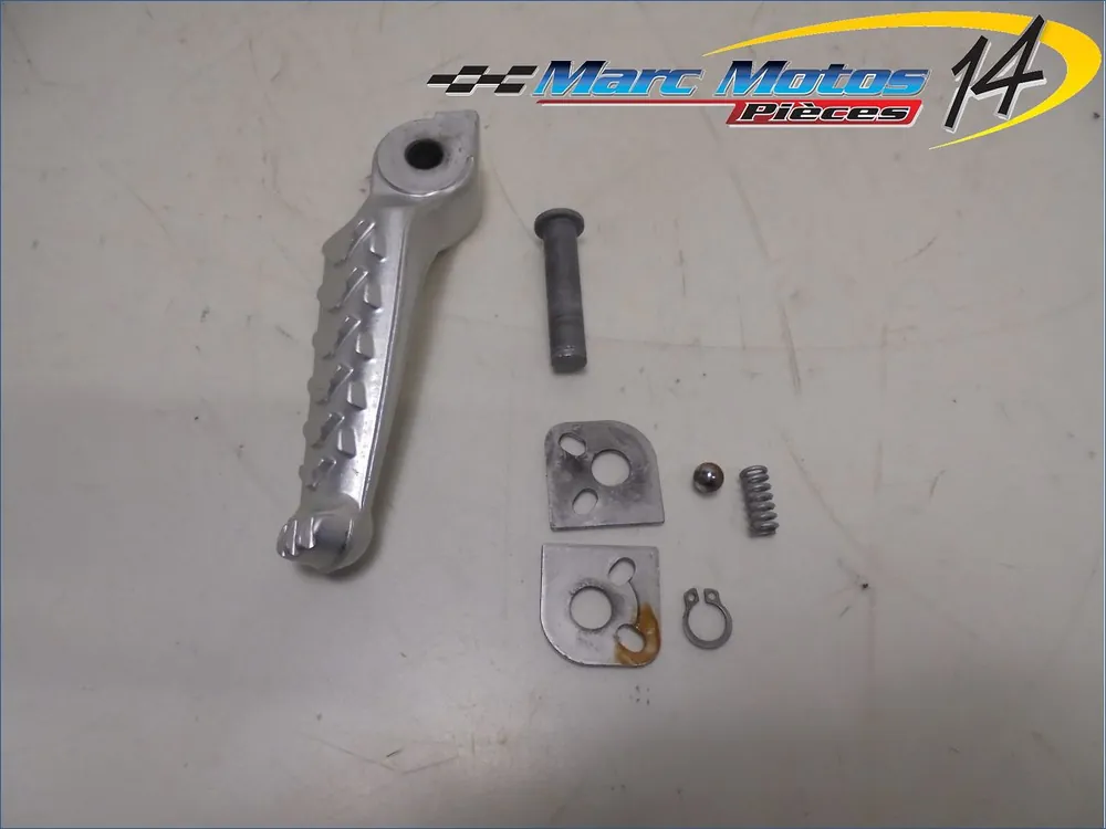 Nouveauté REPOSE-PIED ARRIERE DROIT APRILIA 660 RS 2021