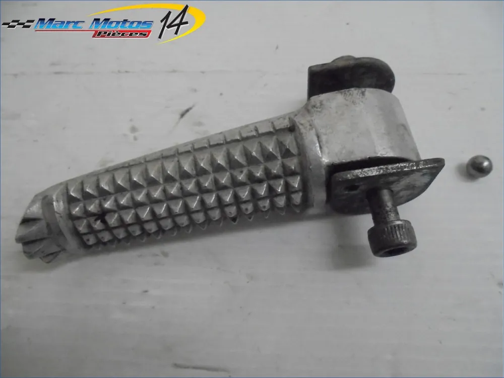Solde REPOSE-PIED ARRIERE DROIT YAMAHA R6 2001