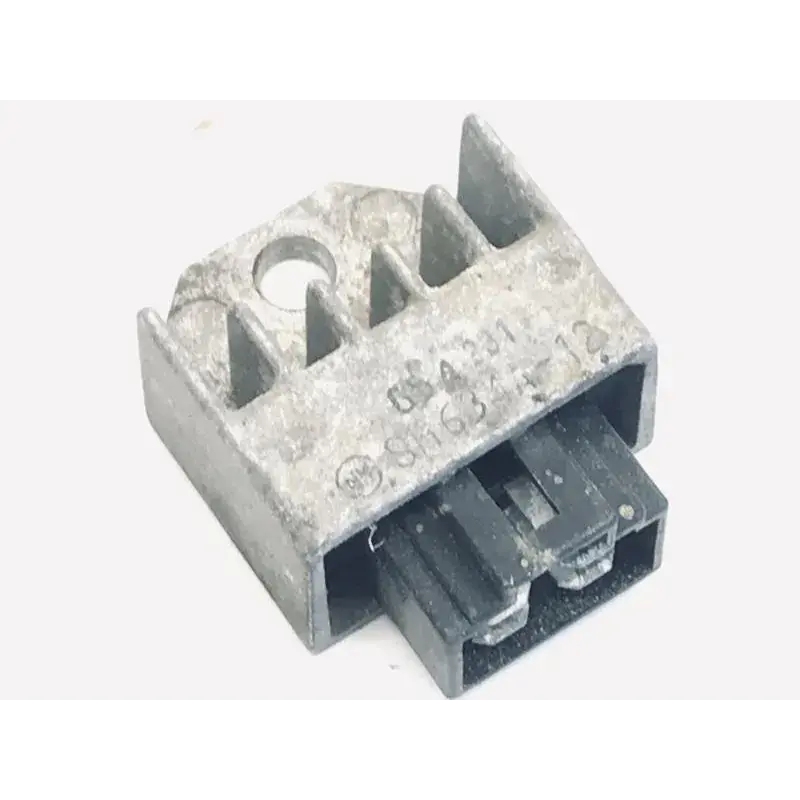 Affaire À Saisir Regulateur charge batterie PEUGEOT LUDIX 50 2004-2005 ELEGANCE 14P