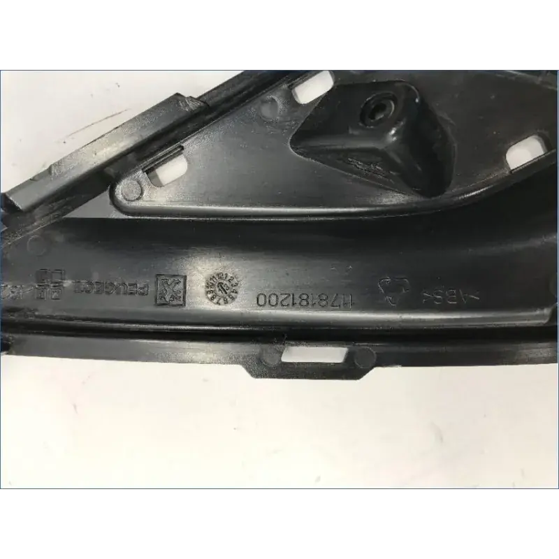 Cache lateral droit PEUGEOT METROPOLIS 400 2013-2016 Dernière Chance
