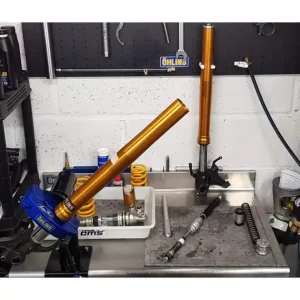 Livraison Express Révision fourche et kit cartouche ohlins Main d‘oeuvre + huile